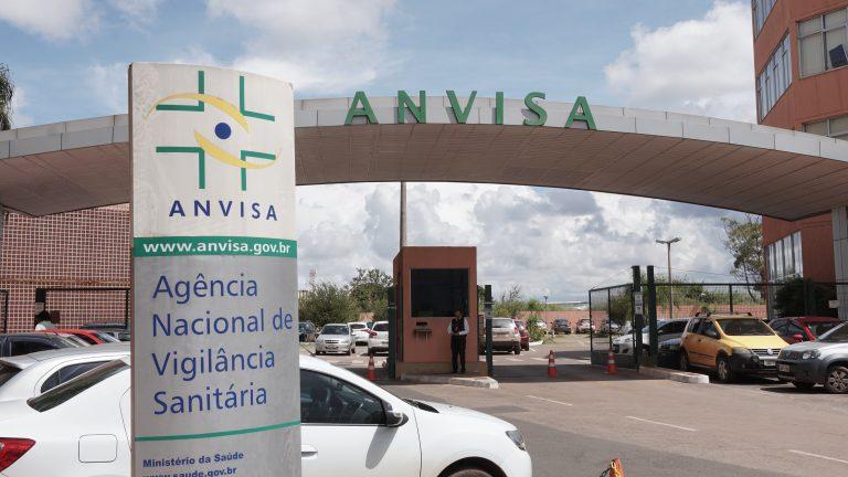 Anvisa alerta: uso de produtos para trançar cabelos pode levar à cegueira