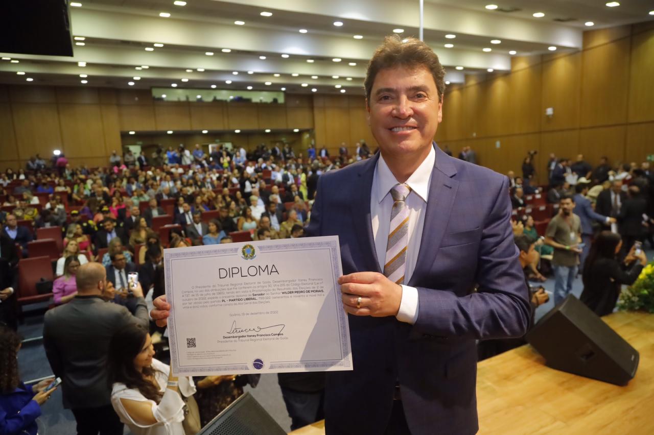 Perseguido durante e depois das eleições, o senador foi diplomado no TRE-GO