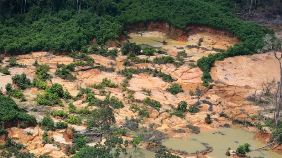 Presidente determinou o corte de tráfego aéreo e fluvial em terra Yanomâmi