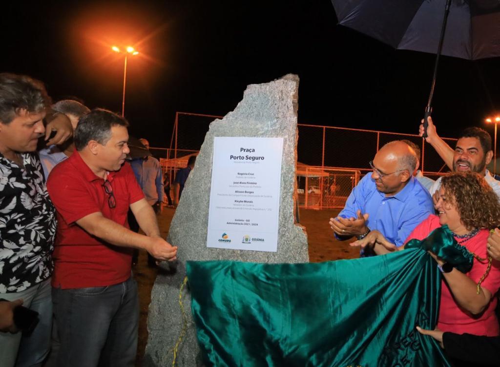 Rogério Cruz inaugura praça no Residencial Porto Seguro