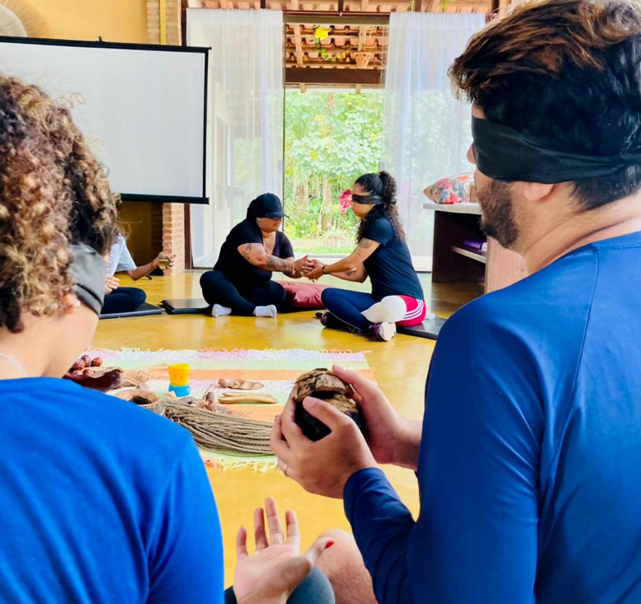 Artesãos promovem oficina de imersão em Pirenópolis abordando materiais do Cerrado