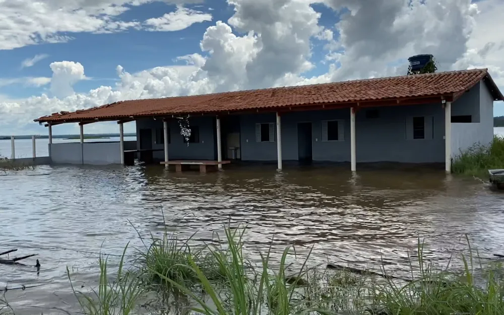 Lago Serra da Mesa em Uruaçu, centro-norte goiano, sobe e água invade casas