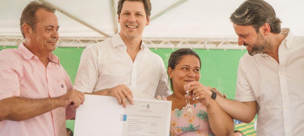 Daniel Vilela entrega moradias a custo zero em Moiporá e Iporá