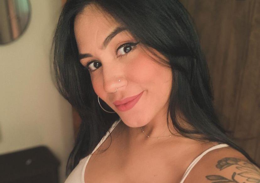 Influencer goiana com história de superação  após ter perna amputada descobre tumor no queixo