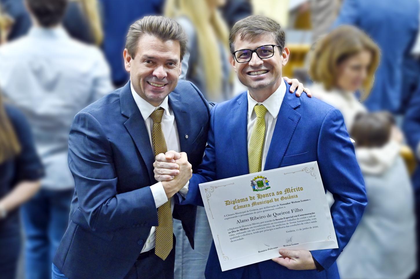 Homenageado por Welton Lemos, Alano Queiroz destaca a união entre medicina e política e projeta o vereador para a Alego