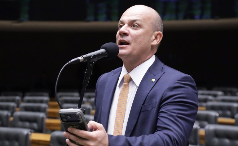 Câmara aprova novas regras para contagem do tempo de serviço por PMs e bombeiros