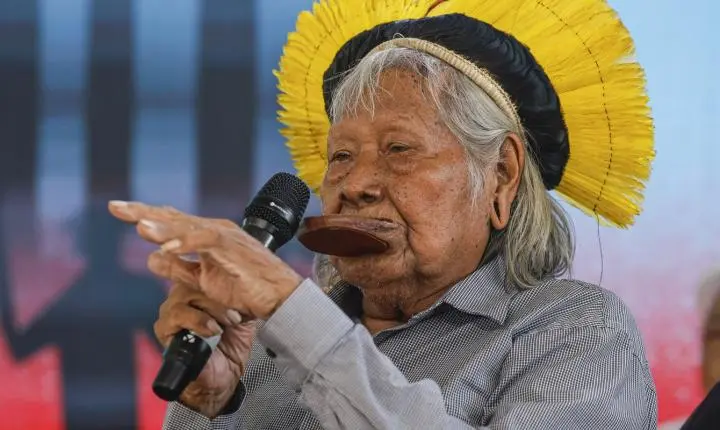 Cacique Raoni volta a ser internado em estado grave no Mato Grosso