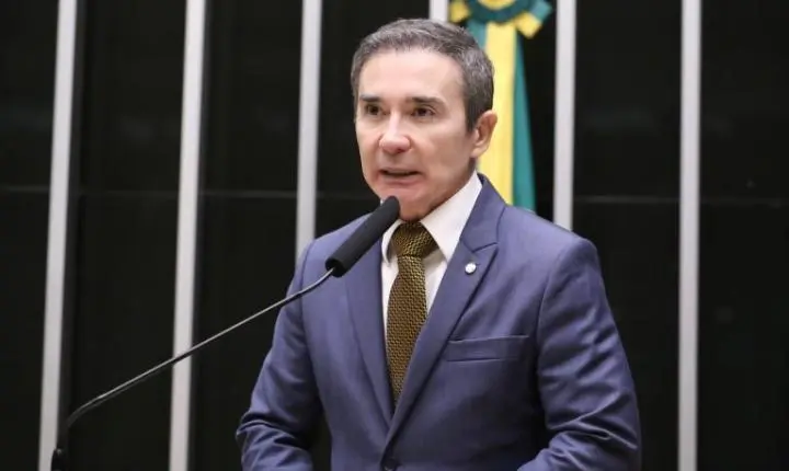 Comissão aprova proposta que cria política de integração de tecnologia na educação básica