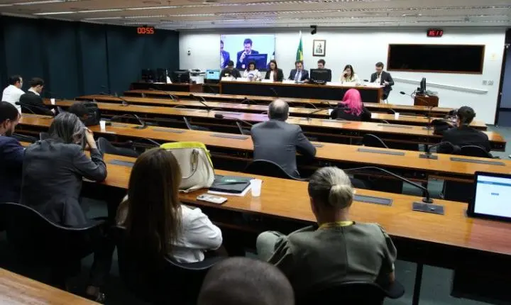 Estudantes e representantes de faculdades particulares pedem revisão de regras do Fies