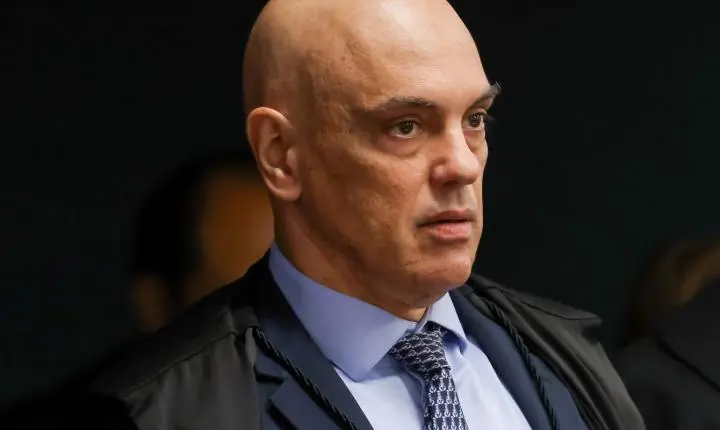 Moraes volta a pedir que PGR se manifeste sobre arma de Bolsonaro