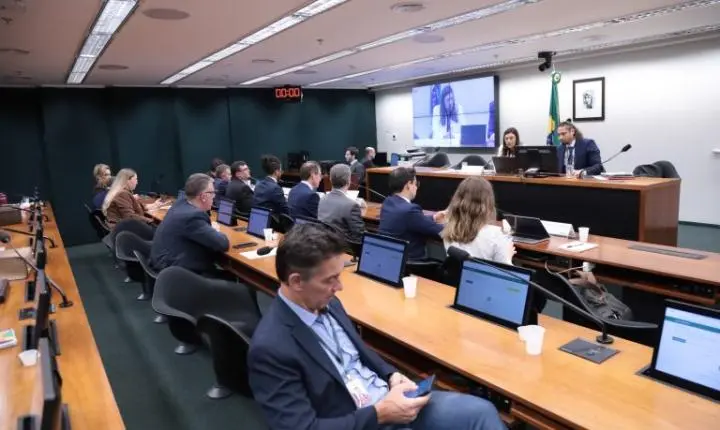 Participantes de debate defendem prorrogação do uso do Fust para garantir internet nas escolas